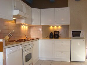 Private kitchen - La Ferme by Interhome (Saint Cast le Guildo)