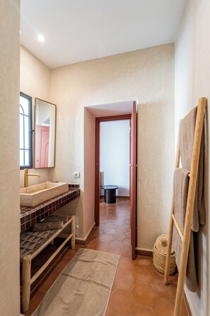 Bathroom - Riad Librah - 2-bedroom in perfect Marrakesh with Rooftop (Marrakesh)