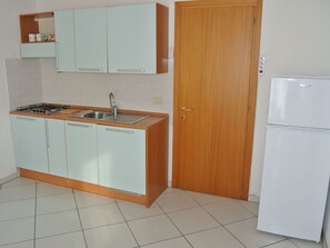 Private kitchen - Wohnung 'Maria 4' mit Terrasse by Interhome (Lignano Pineta)
