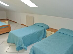 Room - Wohnung 'Maria 4' mit Terrasse by Interhome (Lignano Pineta)