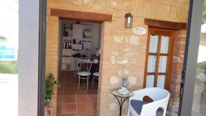 Outdoor dining - Wohnung auf dem Lande, 3 km vom Zentrum von Siena entfernt by Interhome (Siena)