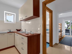 Bedroom - Pine Canopy Studio mit Balkon und Meerblick A7 by Interhome (Brela)