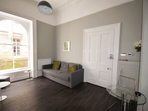 TV - Helle, erst kürzlich vollständig renovierte (2016) Ferienwohnungen in einem den by Interhome (Plymouth)