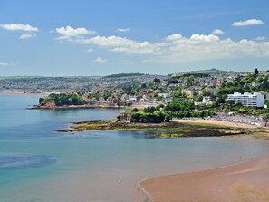Beach - Lichtdurchflutete Ferienwohnung in der zweiten Etage mit Panorama-Blick über de by Interhome (Torquay)