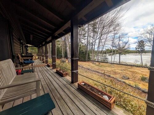 Waterfront Log Cabin Steps to Beach & Wildlife
