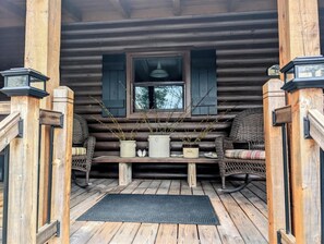 Terrace/patio - Wildlife Waterfront Log Cabin, 10 steps to beach (Lamoine)