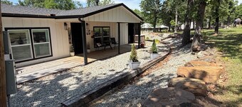 Your lakefront retreat with private boat slip, firepit, game room & wildlife ❤️