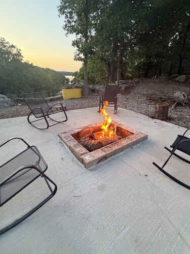 Your lakefront retreat with private boat slip, firepit and wildlife - Welcome!
