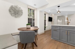 Dining - 2 Block-walk to Camden, Parking, High-end Design & Patio (Baltimore)