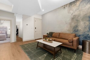 Smart TV - 2 Block-walk to Camden, Parking, High-end Design & Patio (Baltimore)