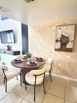 Dining - 15 mins from Disney Lux 2 BR | King Bed + Game Loft (Kissimmee)