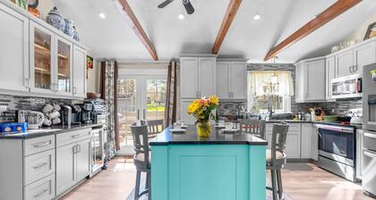 Spacious Family 5BR Cape Retreat FirepitDeckOutdoorShower