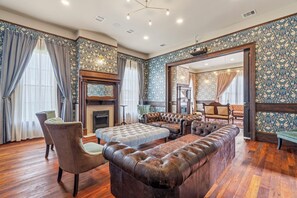 Interior - 9 Bedroom Historic Home With Pool and Modern Upgrades (Galveston)