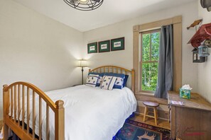 3 chambres, fer et planche à repasser, accès au Wi-Fi (inclus)