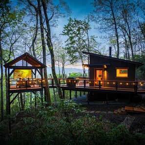 Apartment - Outdoor Movies w Hot Tub Fire Pit Mtn Views (Penrose)