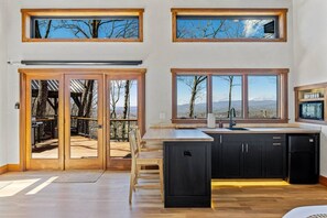 Apartment - Outdoor Movies w Hot Tub Fire Pit Mtn Views (Penrose)