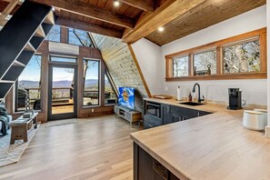 Apartment - A-frame Retreat Hot Tub Mtn Views Spa Bath (Penrose)