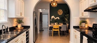 3 Bed room Cozy & Stylish •Game Area • Backyard Hangout