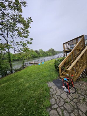Property grounds - Waterfront Retreat home with Deck, Dock & Sunset Views. Your Marley Creek Escape (Glen Burnie)
