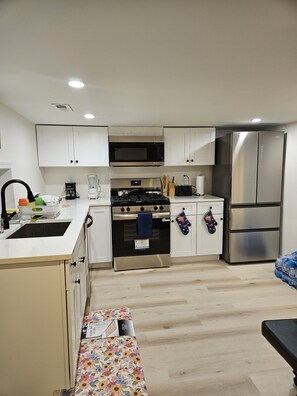Fridge, microwave, stovetop, dishwasher - Waterfront Retreat home with Deck, Dock & Sunset Views. Your Marley Creek Escape (Glen Burnie)