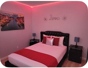 1 bedroom, iron/ironing board, WiFi, bed sheets - Ithaca Oasis (Las Vegas)