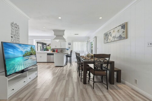 Spacious Single-Story Home with 4 Bedrooms, 2 Kitchens & 2 Washers
