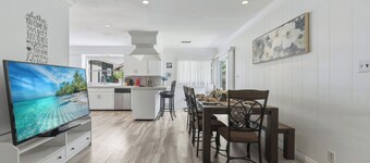 Spacious Single-Story Home with 4 Bedrooms, 2 Kitchens & 2 Washers