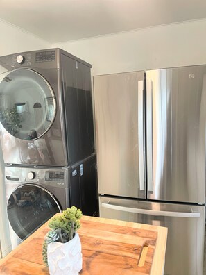 Interior - Charming 3-bedroom house in brilliant Sag Harbor Village with AC (Sag Harbor)