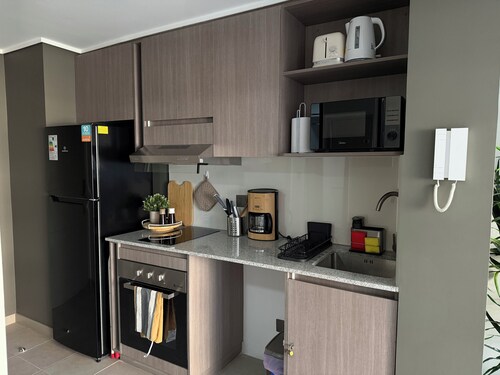 Florida Metro Premium Studio + Parking + View