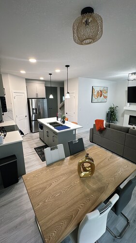 HomeAwayFromHome- Free parking!