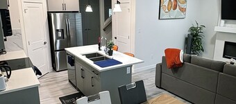 HomeAwayFromHome- Free parking!