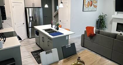 HomeAwayFromHome- Free parking!