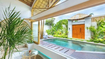 Kolam renang indoor