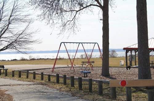 3-bedroom house in Deale located on Bay  many amenities and great views
