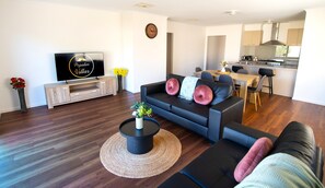 Smart TV - Popular Prestige Villa Shepparton North (Shepparton North)