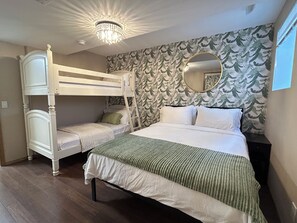 Iron/ironing board, free WiFi, bed sheets - 2-bedroom King Suite near Spruce Meadows (Calgary)