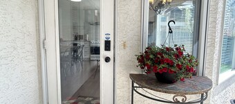 2-bedroom King Suite near Spruce Meadows
