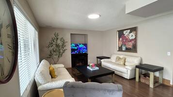 Smart TV, fireplace