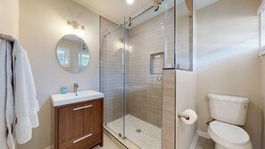 Dusche, Handtücher, Seife, Toilettenpapier
