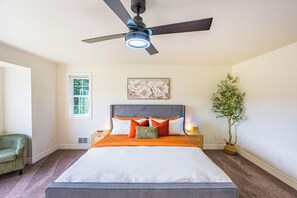 3 Schlafzimmer, Schreibtisch, Bügeleisen/Bügelbrett, Reisekinderbett