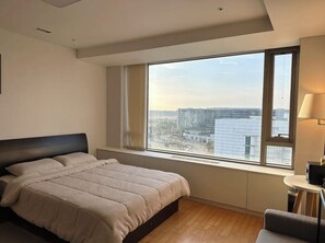 Studio Deluxe, vue sur le parc | Bureau, espace de travail pour ordinateurs portables