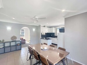 Dining - Family 3-Bed Retreat Near Batehaven Beach (Batehaven)