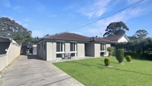 Exterior - Family 3-Bed Retreat Near Batehaven Beach (Batehaven)