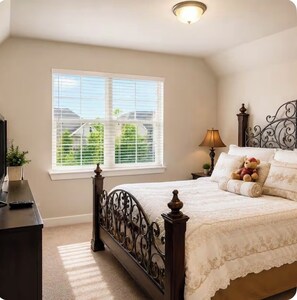 4 bedrooms, iron/ironing board, WiFi, bed sheets - Luxury Living  (Pattison)