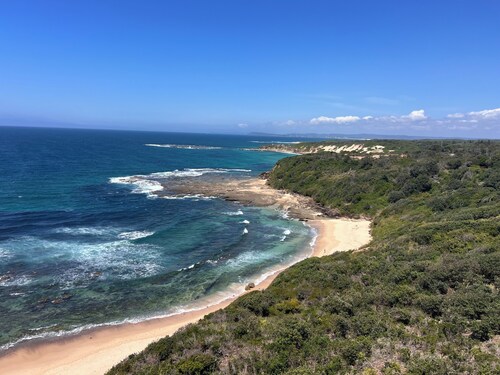 Quiet, comfortable, self-contained studio in great beachside/lakeside location!