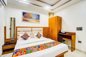 Deluxe Double Room | Laptop workspace, free WiFi - Kishori Inn (Vrindavan)