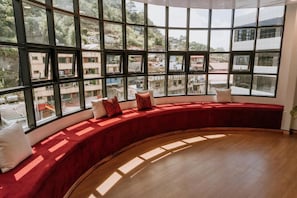 Superior Suite, Balcony, Mountain View | Interior