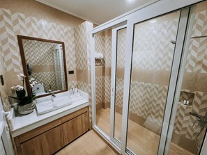 Bathroom - Rosepine Hotel (La Trinidad)