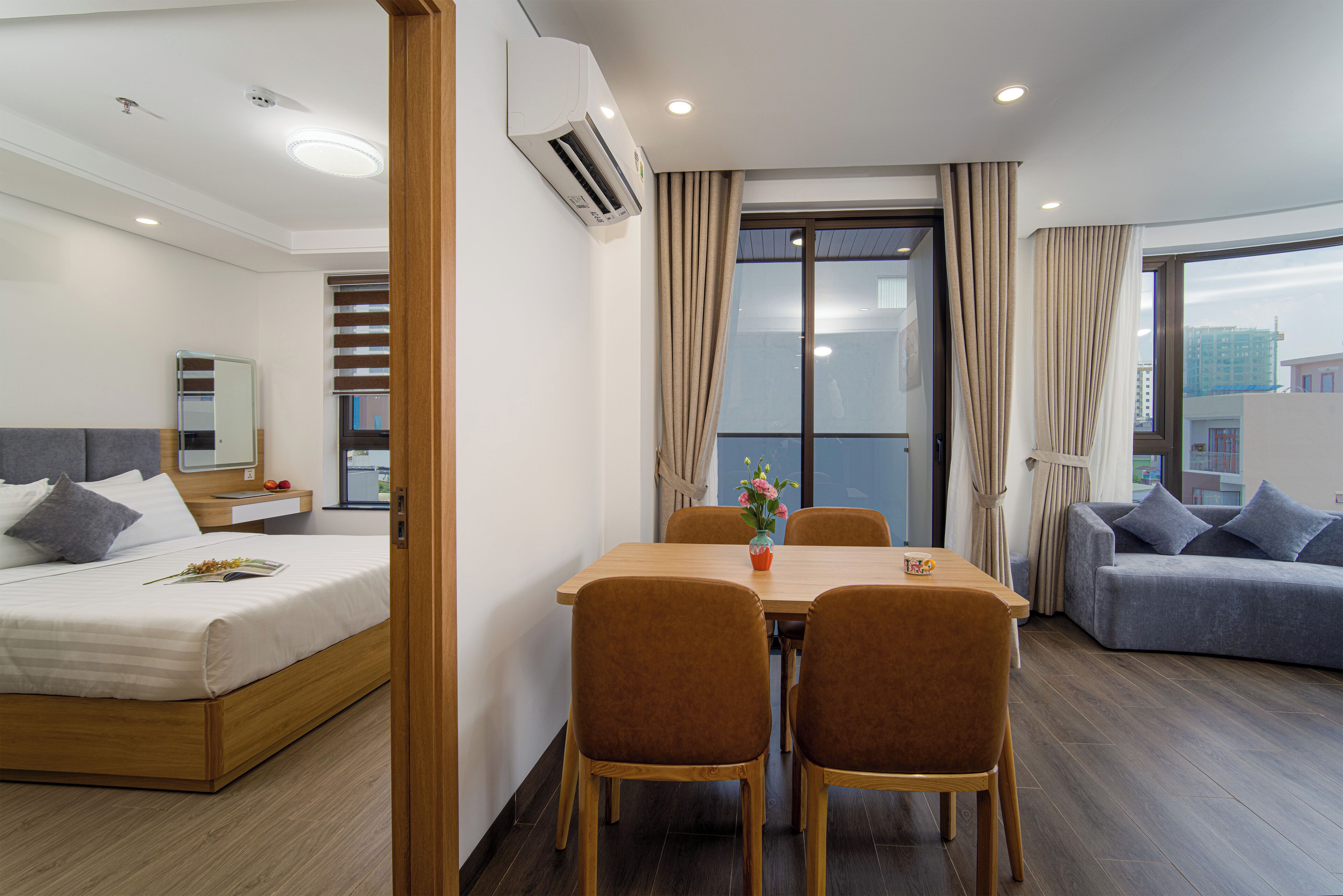 Luxury-Apartment, Balkon | Schreibtisch, kostenloses WLAN