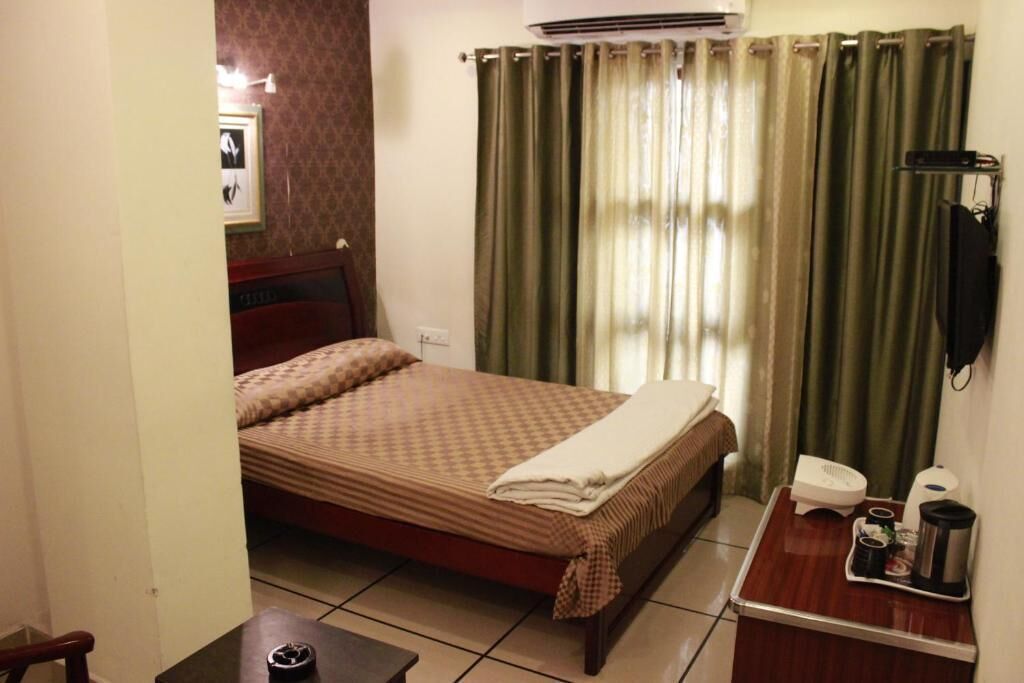 Iron/ironing board, free WiFi